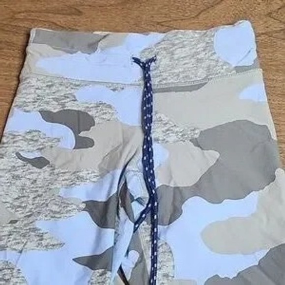 Aerie Camouflage Capri Leggings, Gray and Blue, Womens Size Small - Picture 2 of 9